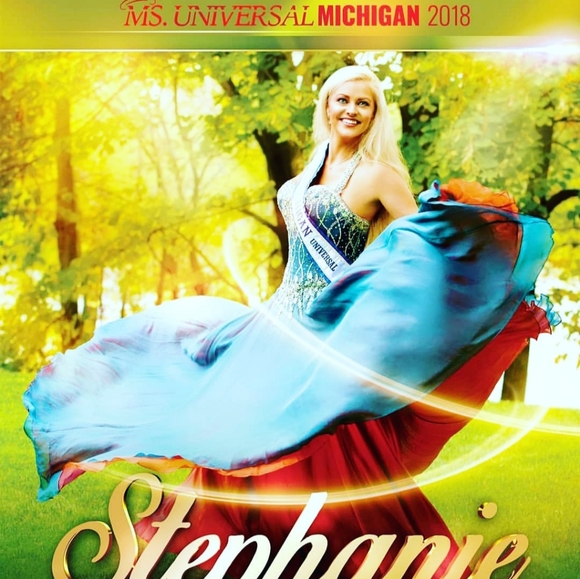 Meet your Posher, Stephanie Stina Stanard - Picture 2 of 8